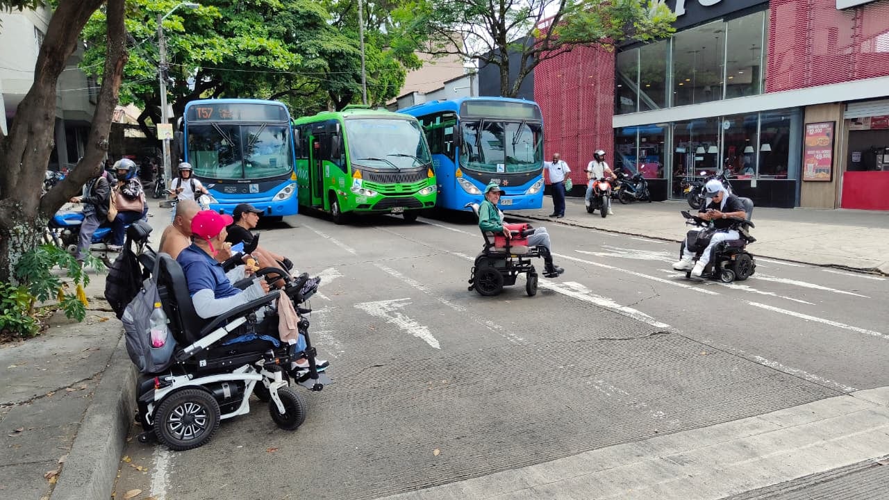 Debido a las manifestaciones, los conductores deben tomar rutas alternas.