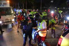 Con operativos nocturnos, la Policía de Cali busca contrarrestar los hurtos cometidos por motoladrones.