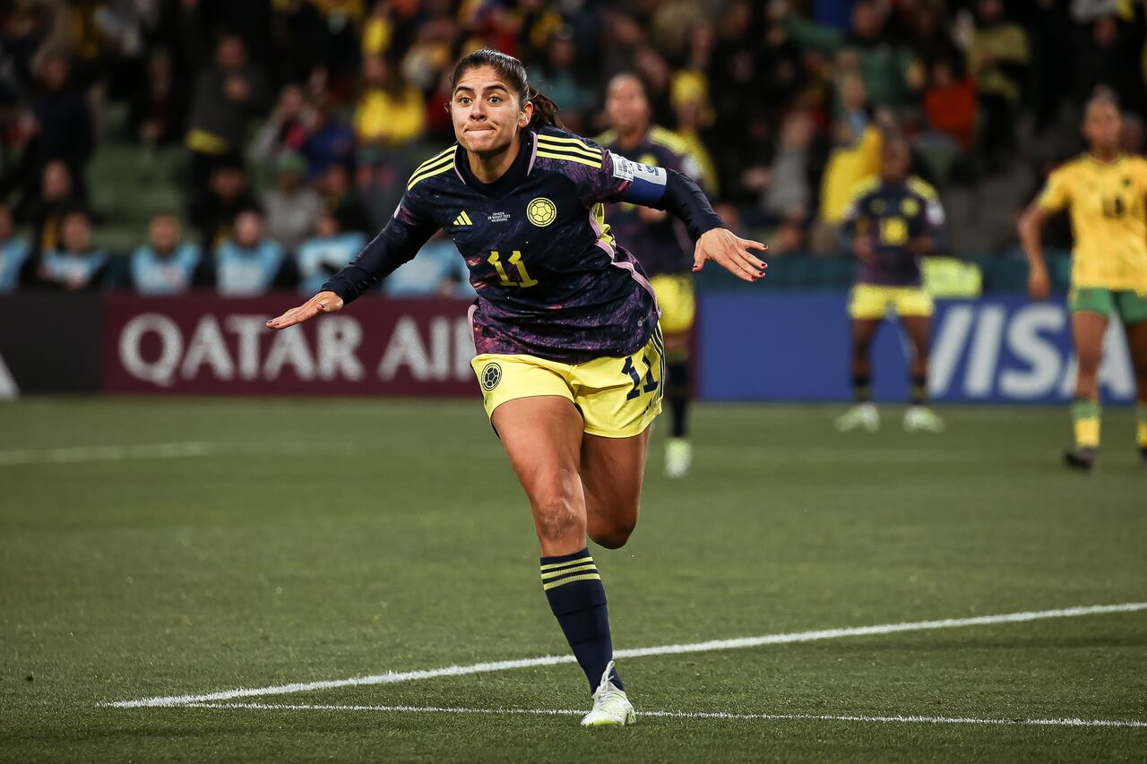 MELBOURNE, AUSTRALIA - 8 DE AGOSTO: Catalina Usme de Colombia celebra después de marcar el primer gol de su equipo durante el partido de octavos de final de la Copa Mundial Femenina de la FIFA Australia y Nueva Zelanda 2023 entre Colombia y Jamaica en el Estadio Rectangular de Melbourne el 8 de agosto de 2023 en Melbourne, Australia . (Foto de Andrew Wiseman / DeFodi Images a través de Getty Images)
