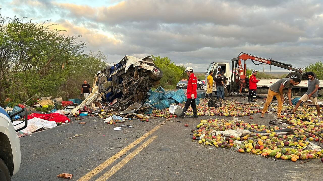 Handout picture released by the Jacobina City Hall communication department on January 8, 2024, taken at the site of an accident involving a tourist bus and a truck in which at least 25 people died late January 7, near the municipality of Gaviao in the northeastern state of Bahia, Brazil. "Military firefighters responded to an incident that left 25 dead" near the municipality of Gaviao, about 155 miles (250 kilometres) from the capital of Bahia state, Salvador. (Photo by ASCOM PMJ / AFP)