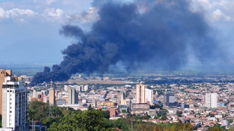 Reportan incendio estructural en el barrio Porvenir de Cali.