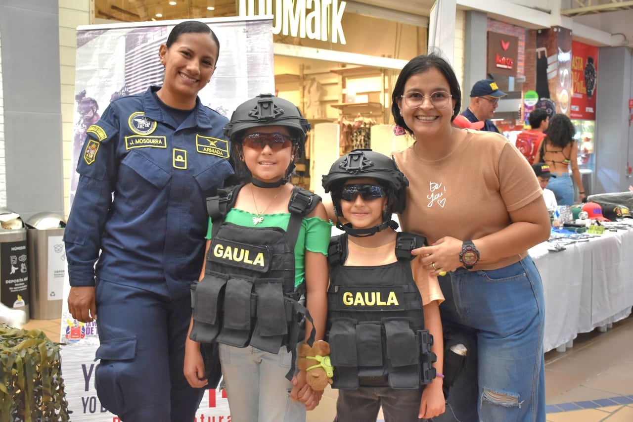 Muestras de buceo, salvamento, aviación naval e Infantería de Marina hacen parte de la exhibición interactiva de la Armada Nacional en Cali.