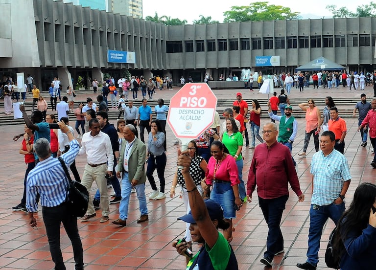Cali: En el ‘Simulacro Nacional de Emergencias’ participaron 9 mil funcionarios del Distrito. Unidad Nacional de Gestión del Riesgo que Santiago de Cali hizo parte de los 929 municipios, 6798 instituciones públicas, 7644 privadas y las cerca de 2200 comunitarias, que en toda Colombia desplegaron capacidades para llevar a cabo este ‘Simulacro Nacional de Emergencias’. Foto José L Guzmán. El País, oct 4-23