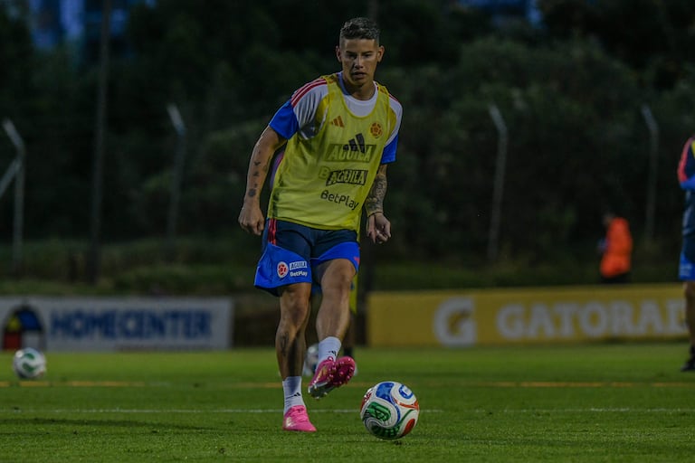 Fotos primer entrenamiento de la Selección Colombiana de Fútbol en el estadio de Techo en Bogotá para su partido de preparación frente a Costa Rica fotos Federación Colombiana de Fútbol