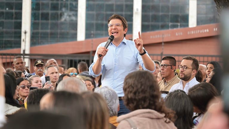 Miguel Uribe Turbay fue asesinado hace más de un año. Aunque la Fiscalía ha logrado la condena de los sicarios y autores materiales del crimen, siguen las dudas por conocer quién dio la orden.