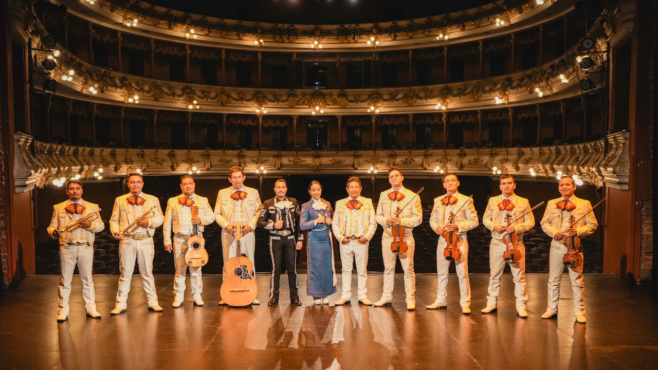 Banda Departamental del Valle y Mariachi Oro y Plata