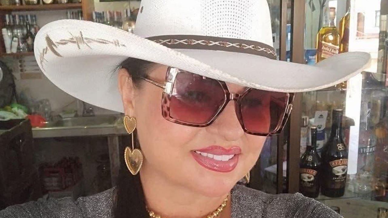 El hecho ocurrió en la carrera 14 con calle 12, en el municipio de Florida, Valle, justo frente a un establecimiento nocturno del sector, del cual la mujer era propietaria.