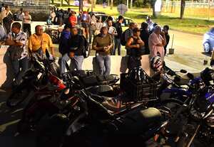 Varios afiliados se quejan de pagar planes complementarios costosos y sin embargo tener que reclamar sus medicamentos en condiciones indignas. Foto Raúl Palacios, El País