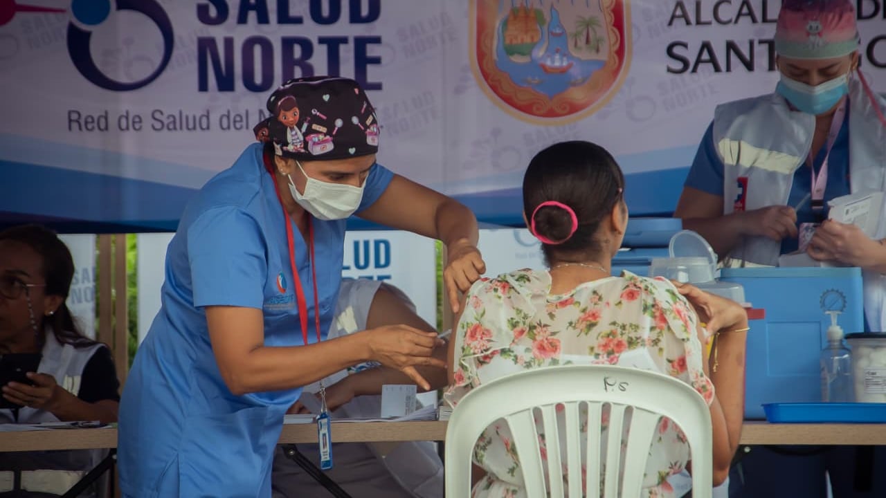 Contar con este documento en regla es fundamental no solo para cumplir con los requisitos migratorios de algunos países, sino también como una medida efectiva de prevención frente a la fiebre amarilla.