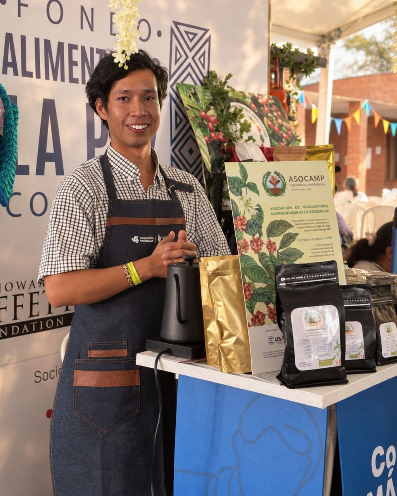 Durante los tres días de la feria, los 10 productores vinculados a iniciativas de CEO y Fundación Promigas generaron seis conexiones con potenciales grandes clientes y comercializaron 110 libras de café y otros productos por más de $5 millones.