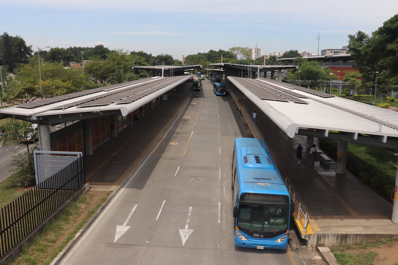 Planta de energía solar en el techo de la estación Simón Bolívar del mío generará 114 megavatios de energía para el sistema eléctrico de Cali.