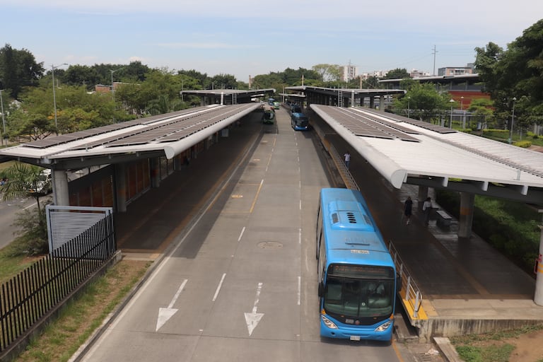 Planta de energía solar en el techo de la estación Simón Bolívar del mío generará 114 megavatios de energía para el sistema eléctrico de Cali.