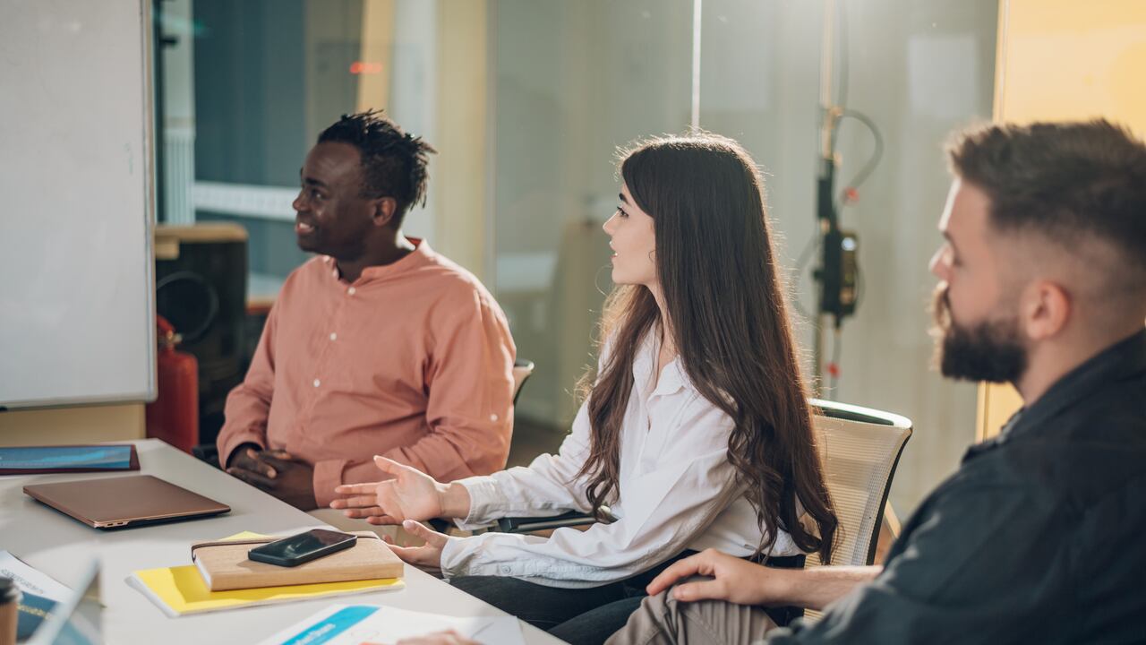 Solvo Global busca a un profesional apasionado por la asistencia legal, con habilidades bilingües, para unirse como Asistente Legal.