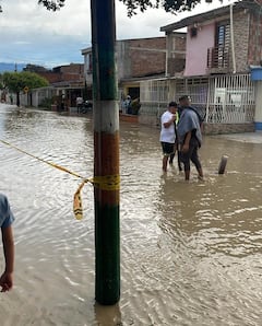 En estos momentos acaba de salirse de nuevo el afluente afectando a La Graciela, Aguaclara, Terminal nuevo, entre otras.