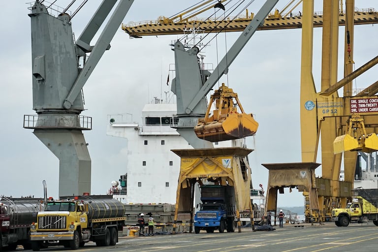 La Sociedad Portuaria de Buenaventura, motor del comercio exterior colombiano, moviendo contenedores, granel y carga general, con tecnología de punta y crecimiento en ingresos. Es punto estratégico para el comercio con el Lejano Oriente y América