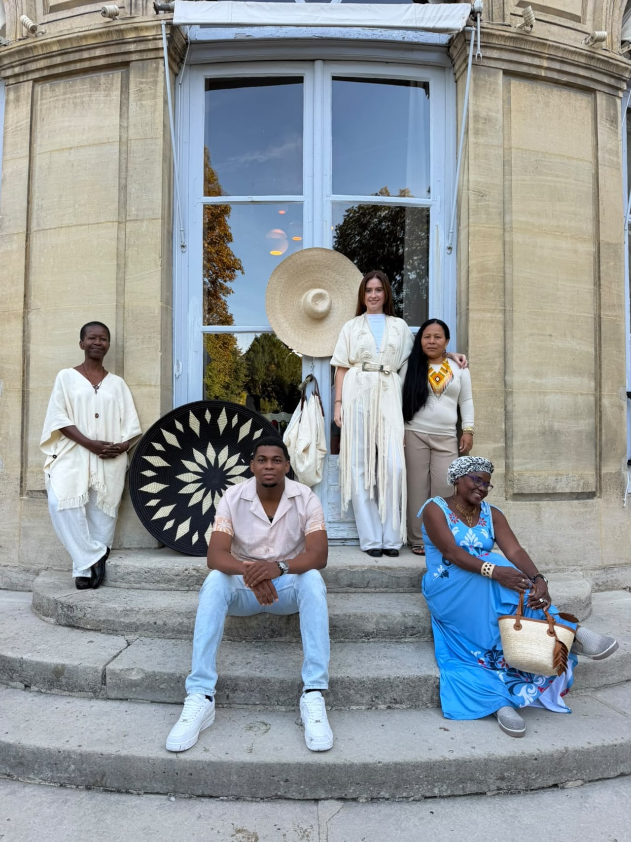 Ellos son los artesanos que viajaron desde Cali hasta Europa para participar en el Territorios Vivos París 2026.