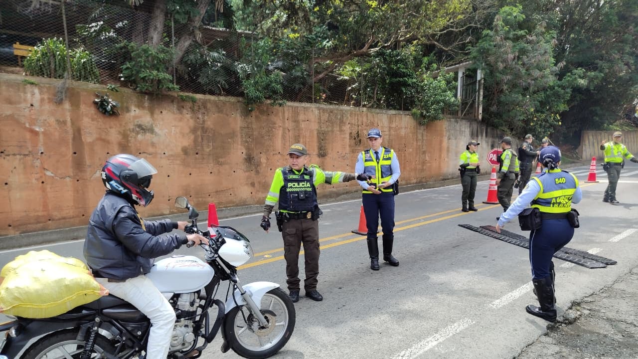 Policía refuerza controles para garantizar viajes seguros en Plan ‘Retorno’