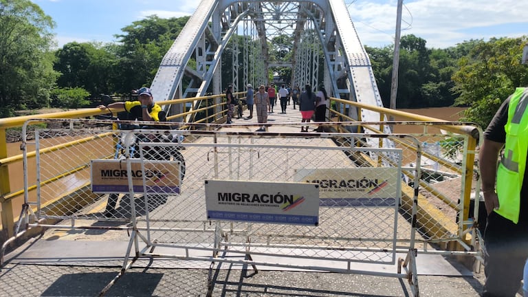 El Ejecutivo nacional modificó a última hora los horarios de restricción en los pasos terrestres y fluviales.