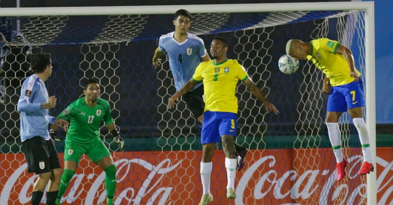 Uruguay 0-Brasil 2: Goles y resumen del partido