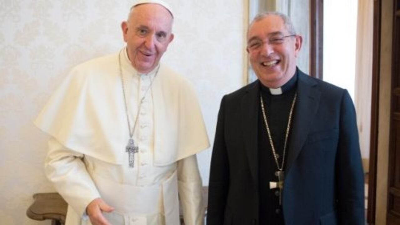 El Papa Francisco y el Cardenal Angelo De Donatis.