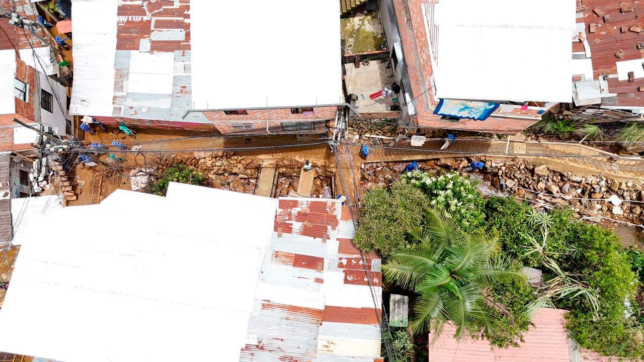 Organismos de socorro atienden múltiples puntos críticos tras una jornada de intensas precipitaciones.