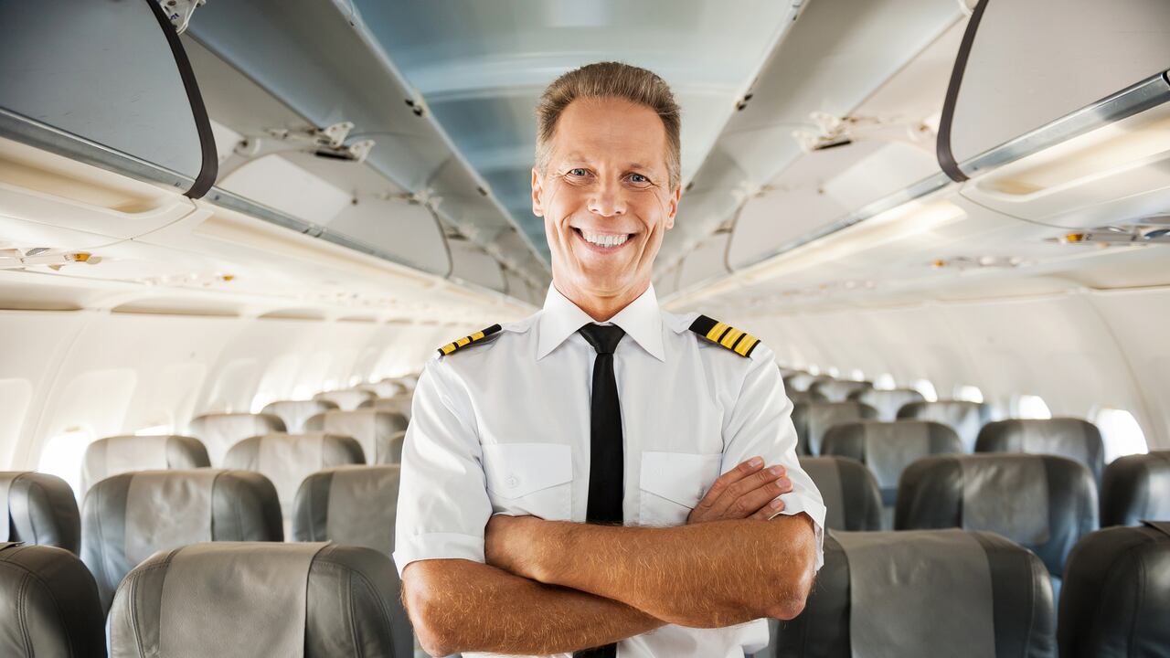 Los ingresos de los pilotos son un aspecto clave en la toma de decisiones profesionales, lo que motiva a indagar sobre su situación salarial en Colombia en 2024.