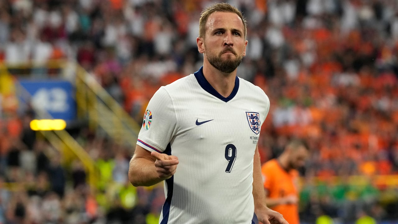 Harry Kane celebrando el empate ante Países Bajos; luego de anotar desde el punto penal.