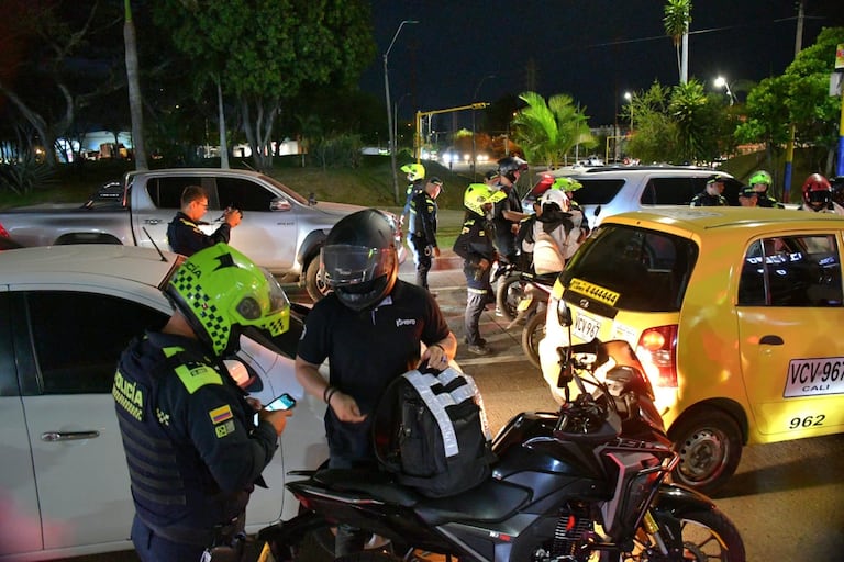 En las últimas semanas, en redes sociales se han conocido múltiples videos de robos cometidos por caravanas de motos.