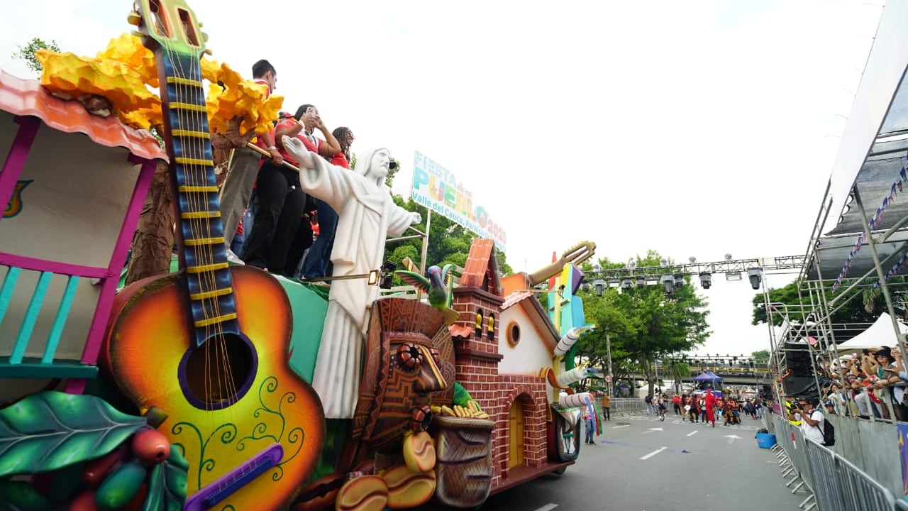 Postal del desfile de la Fiesta de Mi Pueblo de la Feria de Cali 2025, en la tarde de este viernes 26 de diciembre.