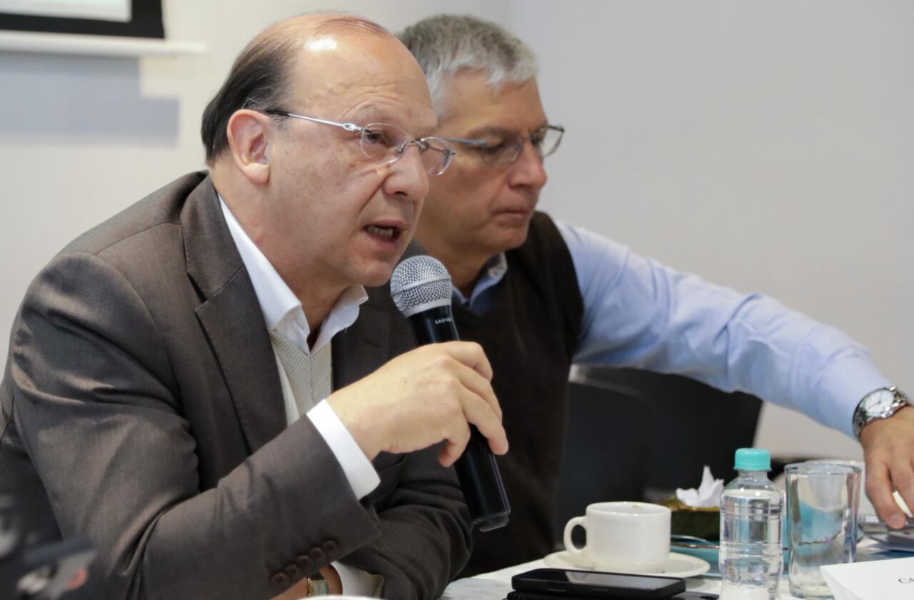 Germán Ávila, ministro de Hacienda, y Carlos Betancourt, director (e) de la Dian.
