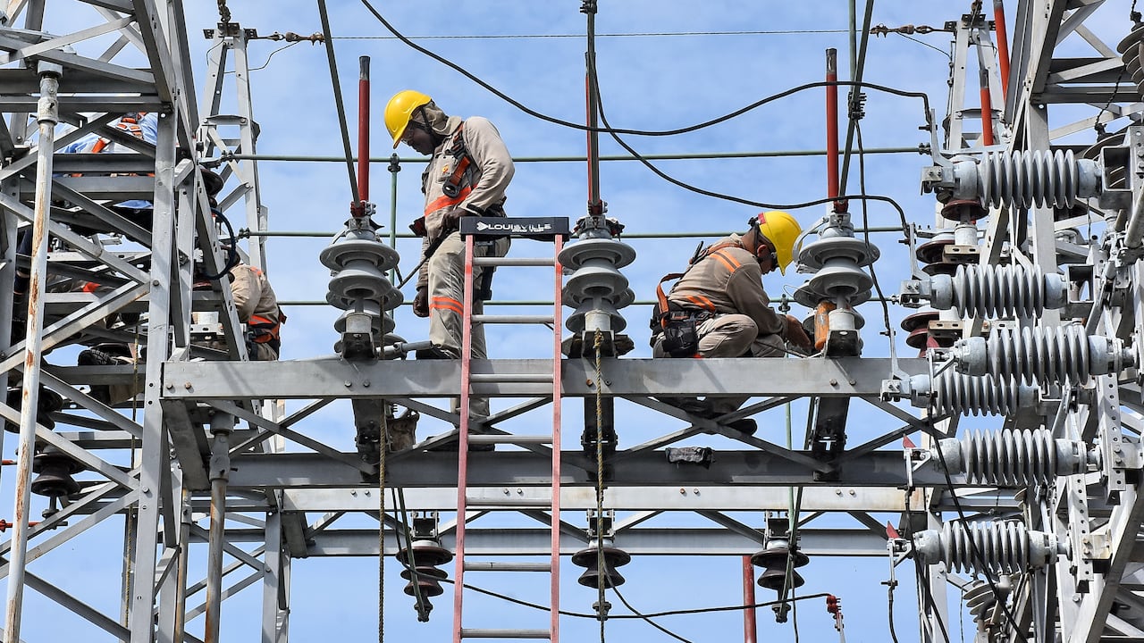 Mantenimiento de redes eléctricas de Emcali, Planta Puerto Mallarino.