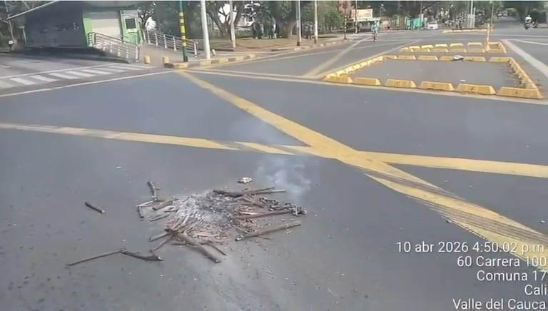 Panorama en las inmediaciones de la Universidad del Valle, luego de la retirada de los manifestantes.