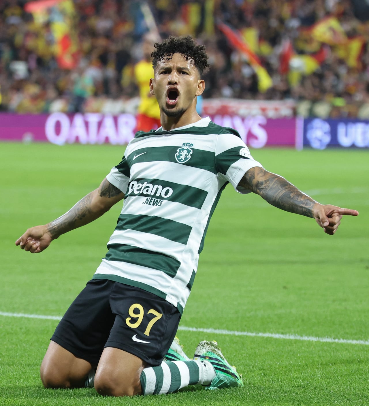 Luis Javier Suárez tras marcar contra el Lens por la Champions League.