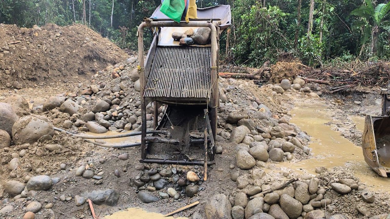 Durante el operativo fueron destruidos una retroexcavadora, un motor industrial, una motobomba, una clasificadora, 210 galones de ACPM, además de mangueras y tubería utilizadas para la extracción minera. El material destruido fue avaluado en aproximadamente 536 millones de pesos.