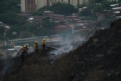 Tres incendios de vegetación fueron reportados este sábado en sectores de la zona de ladera de Cali, entre ellos Cristo Rey, Siloé-San Francisco y Polvorines.