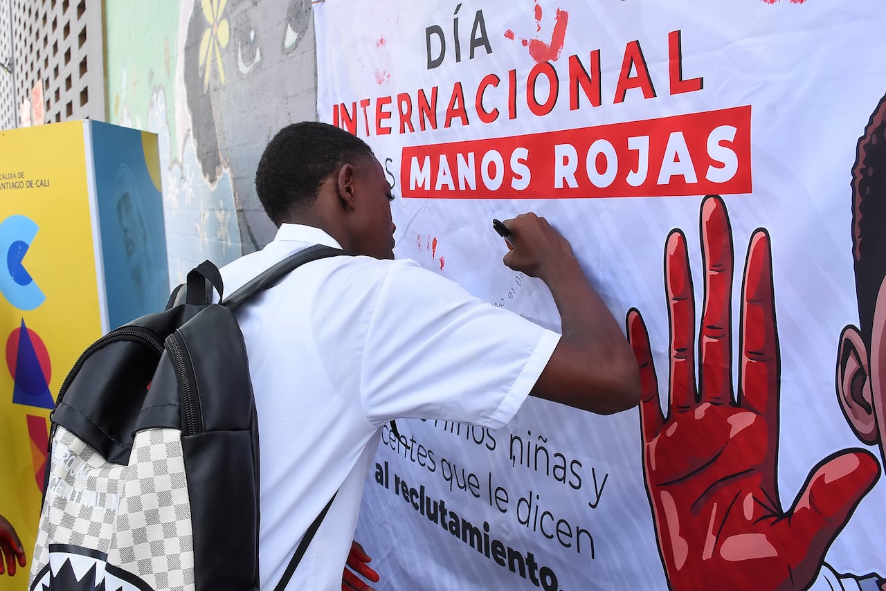 Celebración Día Internacional de las Manos Rojas, en contra del reclutamiento infantil.