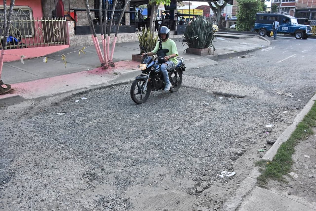 El País Denuncia Vías en mal estado, Barrio Alfonso López CRA 7T Bis con calle 73-15.