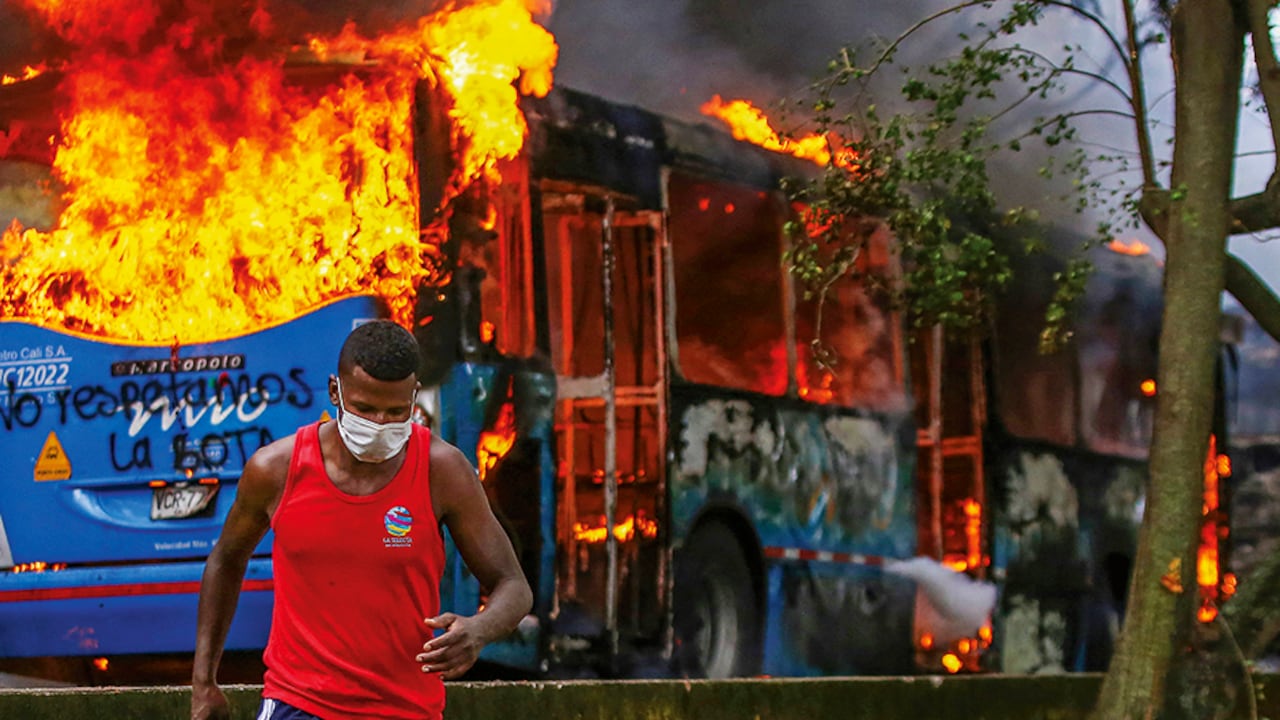 La reforma tributaria se convirtió en el florero de Llorente que llevó a un estallido social.