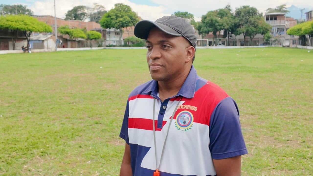 Wigberth Quiñones explica que el programa deportivo busca formar personas además de fortalecer habilidades relacionadas con el fútbol.