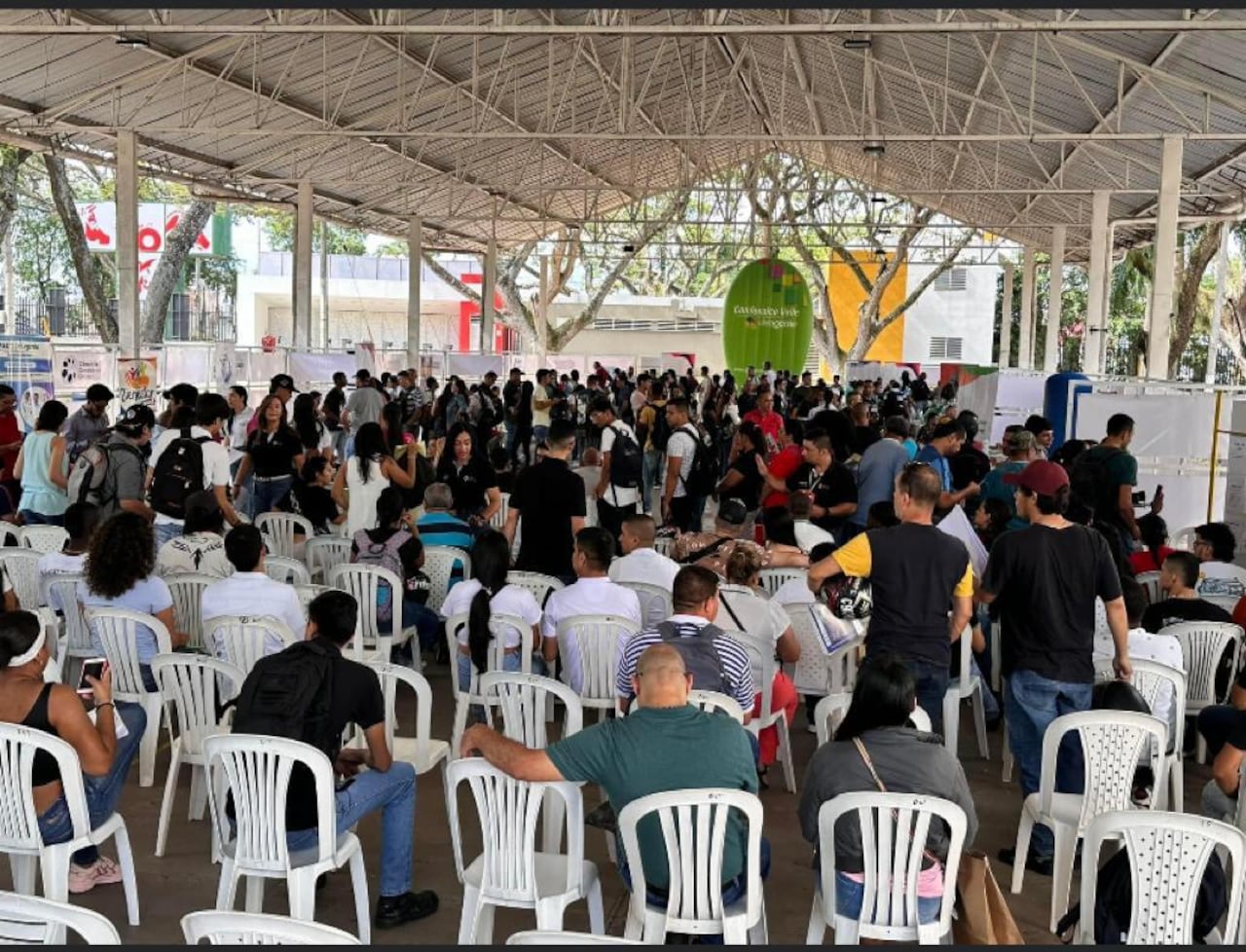 Comfenalco está desarrollando la jornada masiva de empleo para la temporada decembrina.