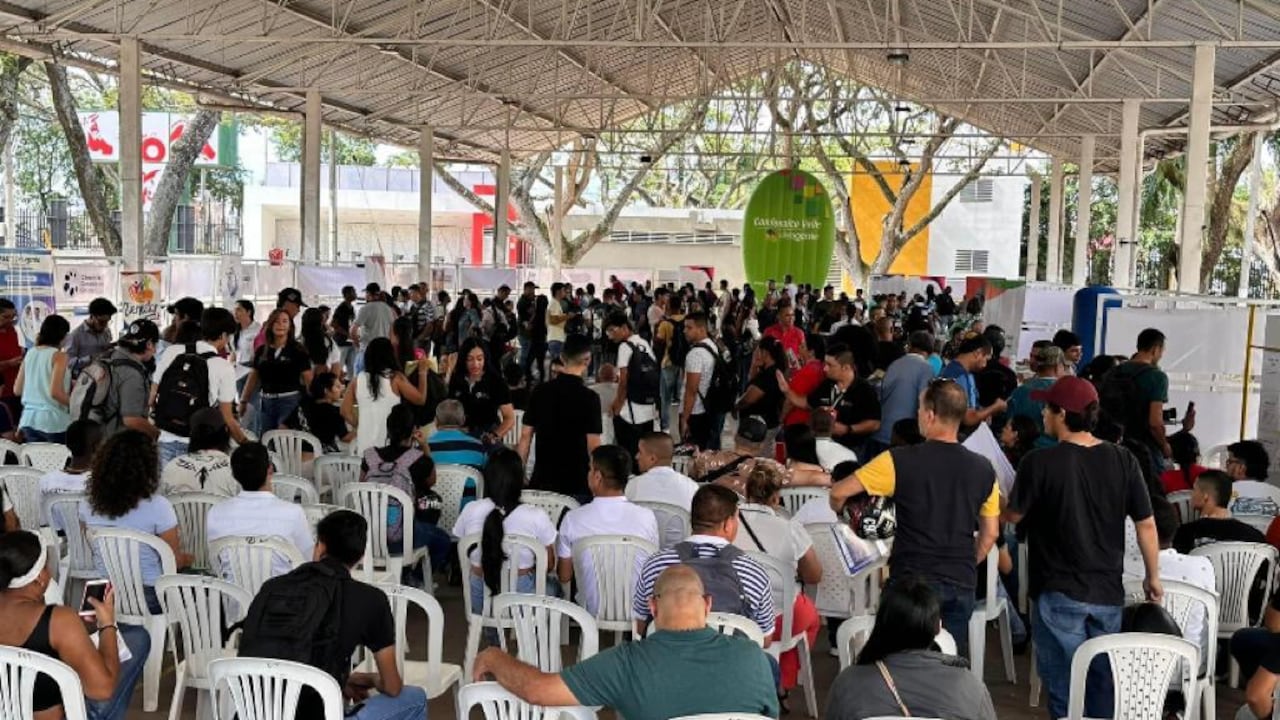 Comfenalco está desarrollando la jornada masiva de empleo para la temporada decembrina.