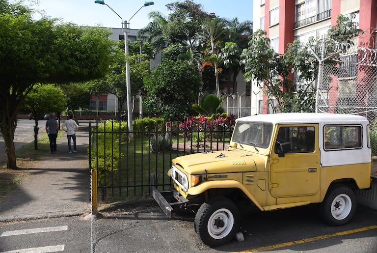 Cali: Informo carros abandonados en parqueaderos y vías pública. foto José L Guzmán
