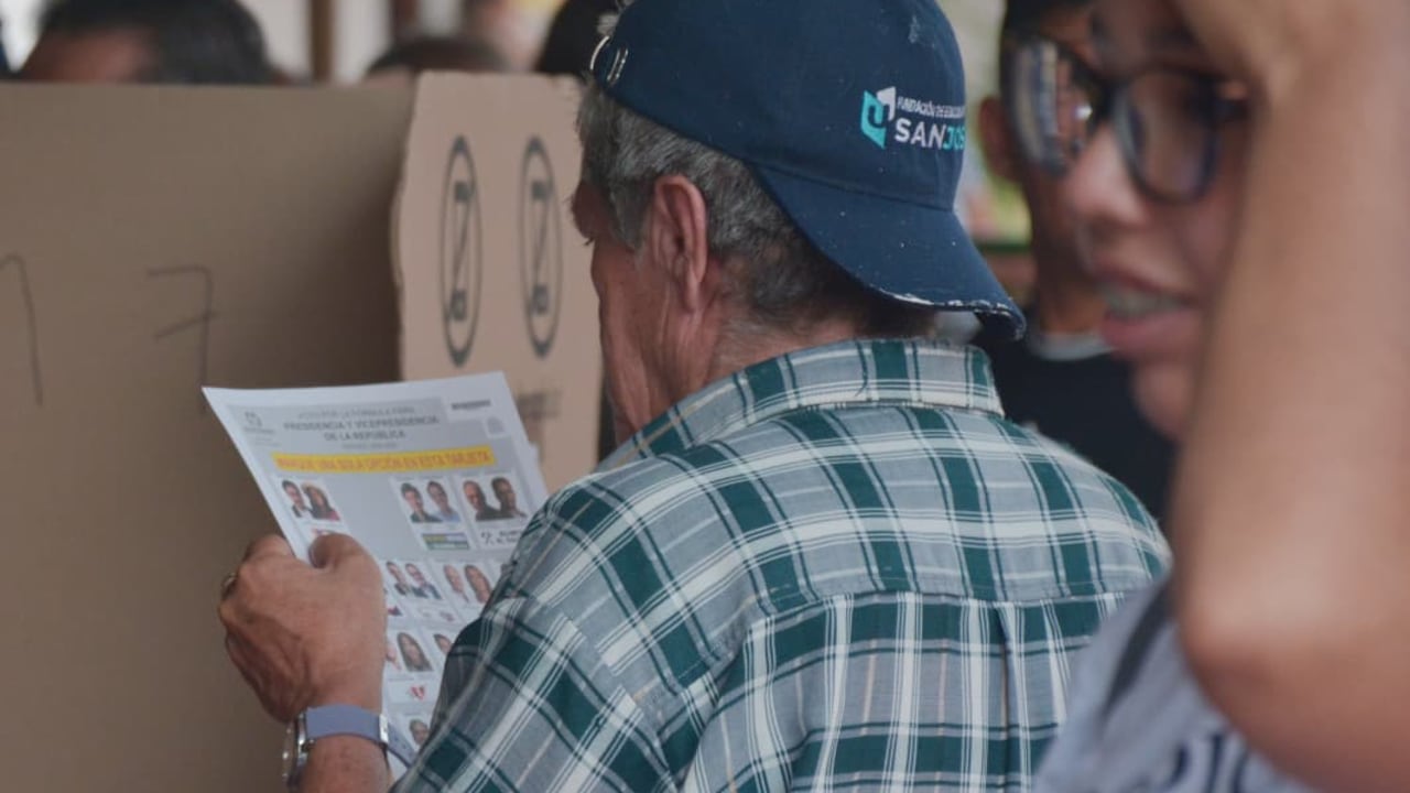 ELECCIONES PRESIDENCIALES - URNAS - VOTO