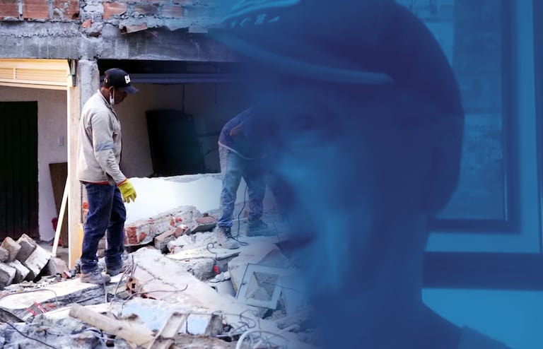 Carlos Alberto Patiño, su esposa y su hijo quedaron bajo los escombros tras el colapso de su vivienda y lograron salvarse gracias a un refugio improvisado.