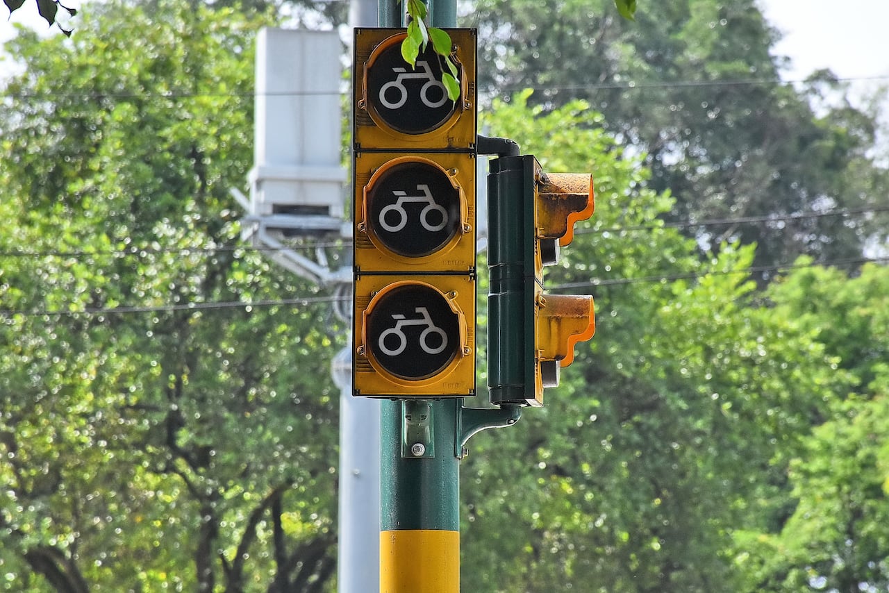 Semáforos sin funcionamiento Calle 13 con Cra 39.