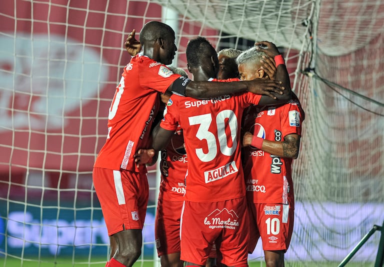 CALI. Diciembre 20 de 2020. América de Cali e Independiente Santa Fe en partido por la final ida como parte de la Liga BetPlay DIMAYOR 2020 jugado en el estadio Pascual Guerrero de la ciudad de Cali. (Cortesía DIMAYOR)