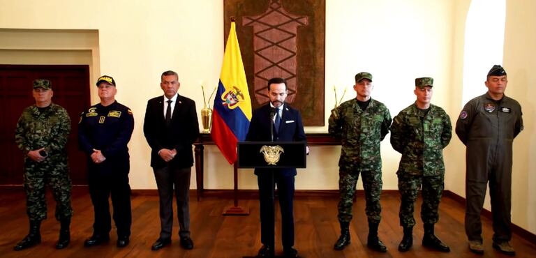El mandatario oficializó desde Barranquilla las designaciones en el Comando General, el Ejército, la Armada y la Fuerza Aérea.