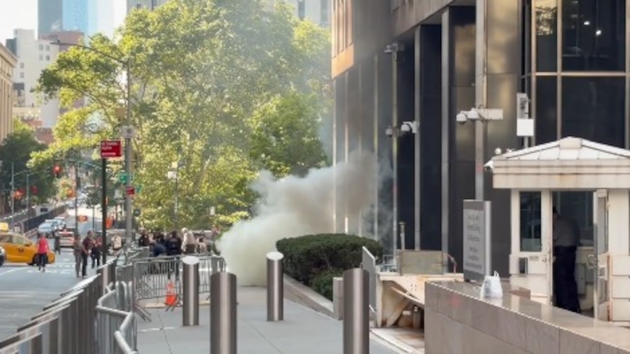 Ataque frente a edificio del ICE en Nueva York deja dos heridos leves