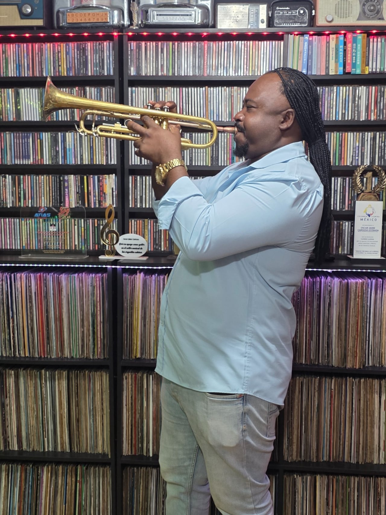 Admirador de grandes trompetistas, es Charli Zapata, otro maestro de este instrumento.