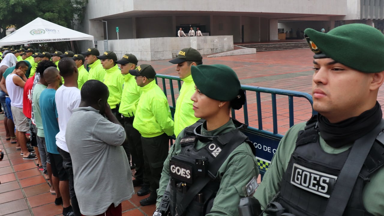 La Policía Metropolitana de Cali y la alcaldía reportaron la captura de 33 personas relacionadas con microtráfico y homicidio.